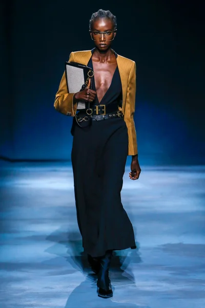Look 18